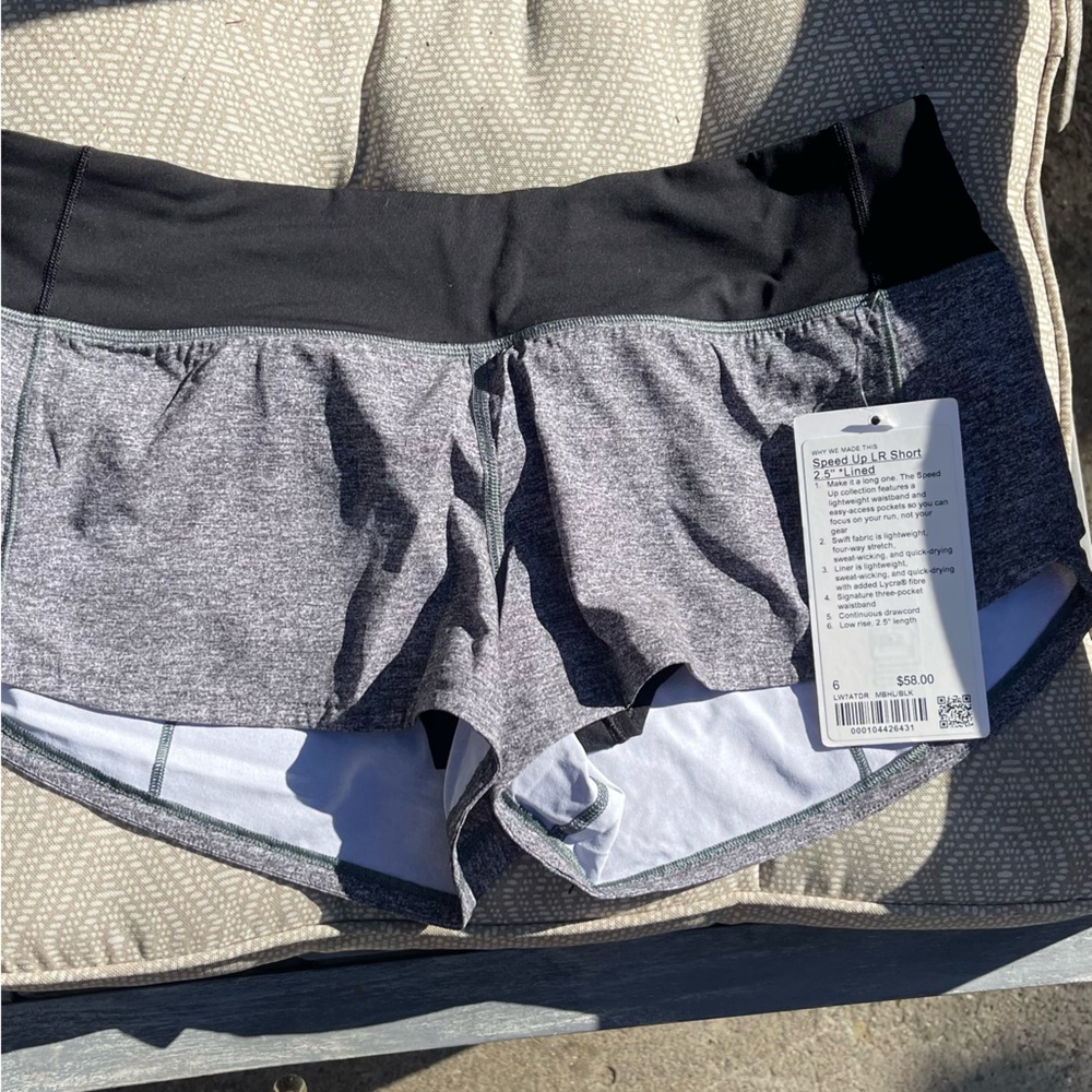 New with tag, Lululemon size 6 Speed Up Low Rise Short, 2.5” Lined